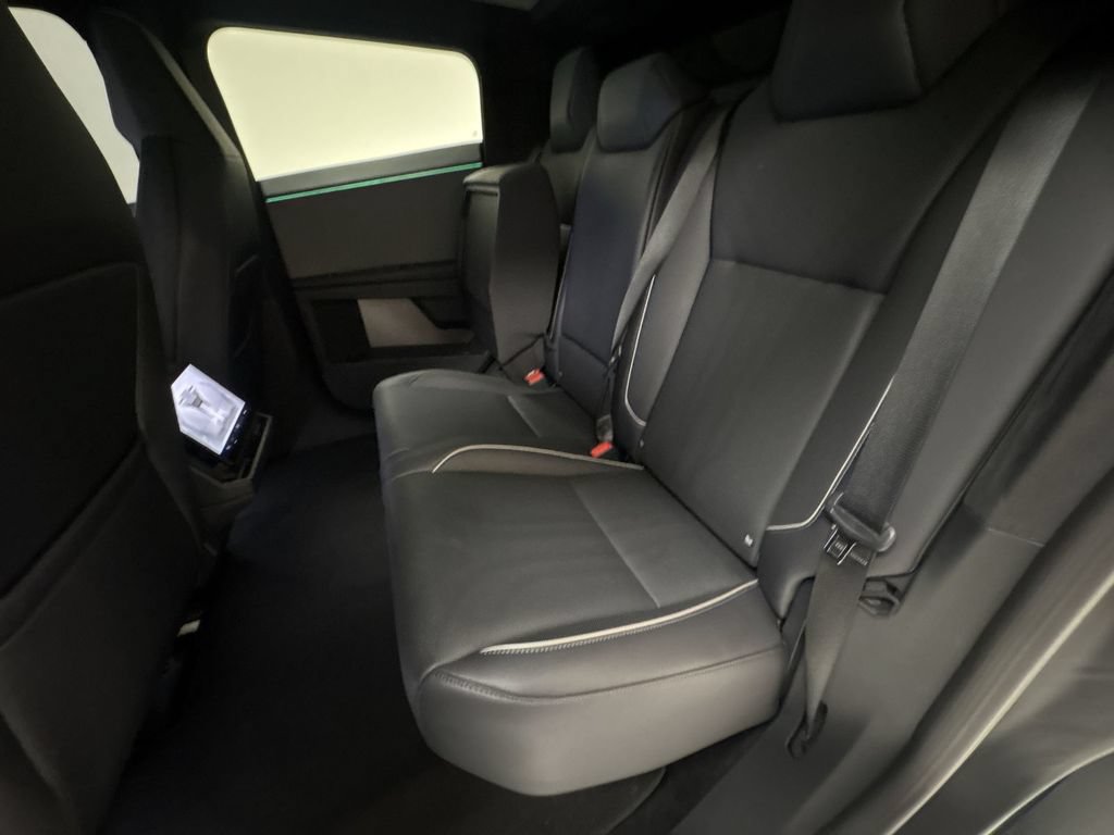 Used 2025 Tesla Cybertruck AWD Crew Cab image 26
