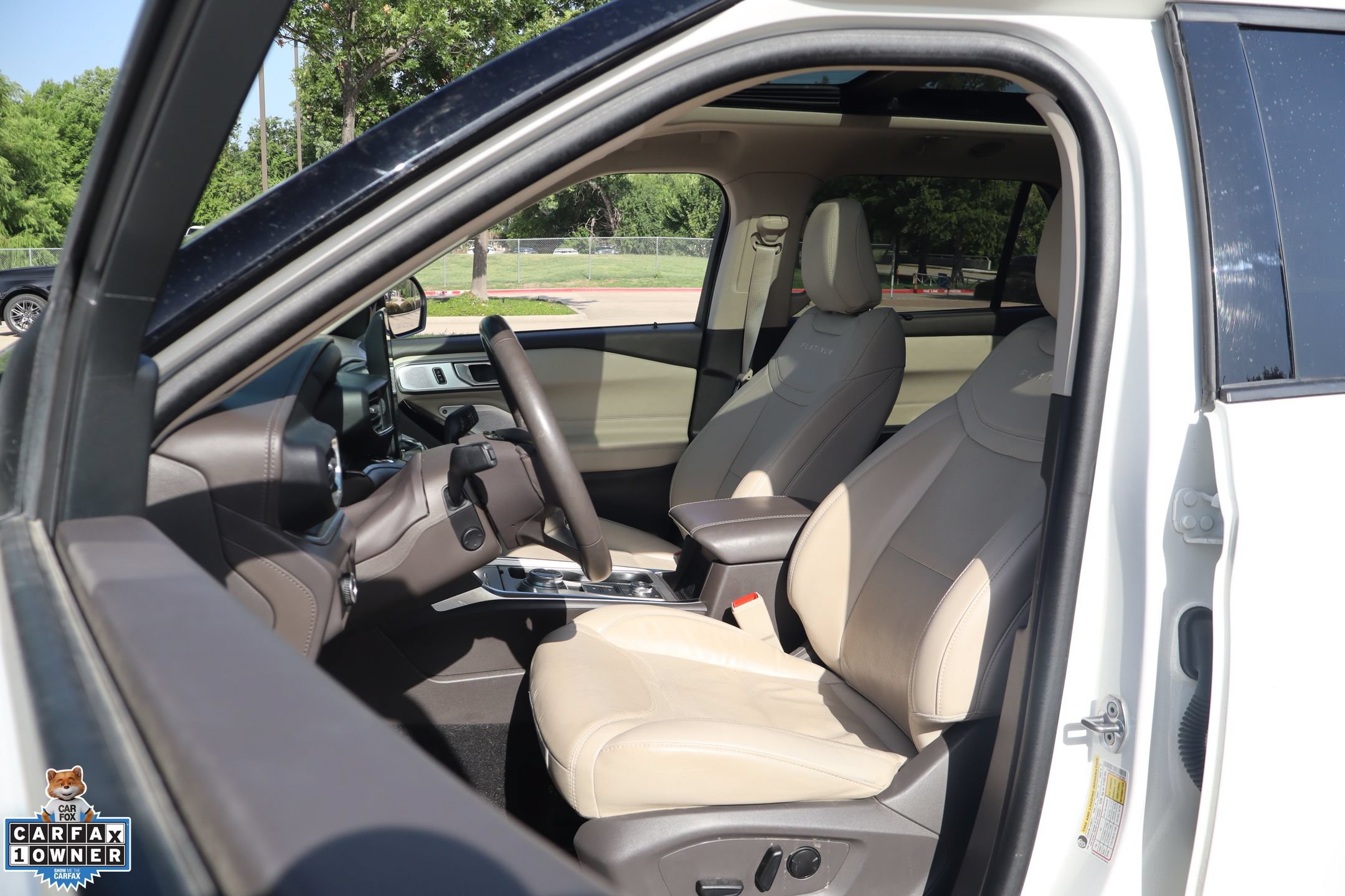 Certified 2024 Ford Explorer Platinum w/ Technology Package AWD/4WD image 11