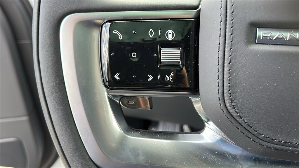 New 2025 Land Rover Range Rover SE image 12