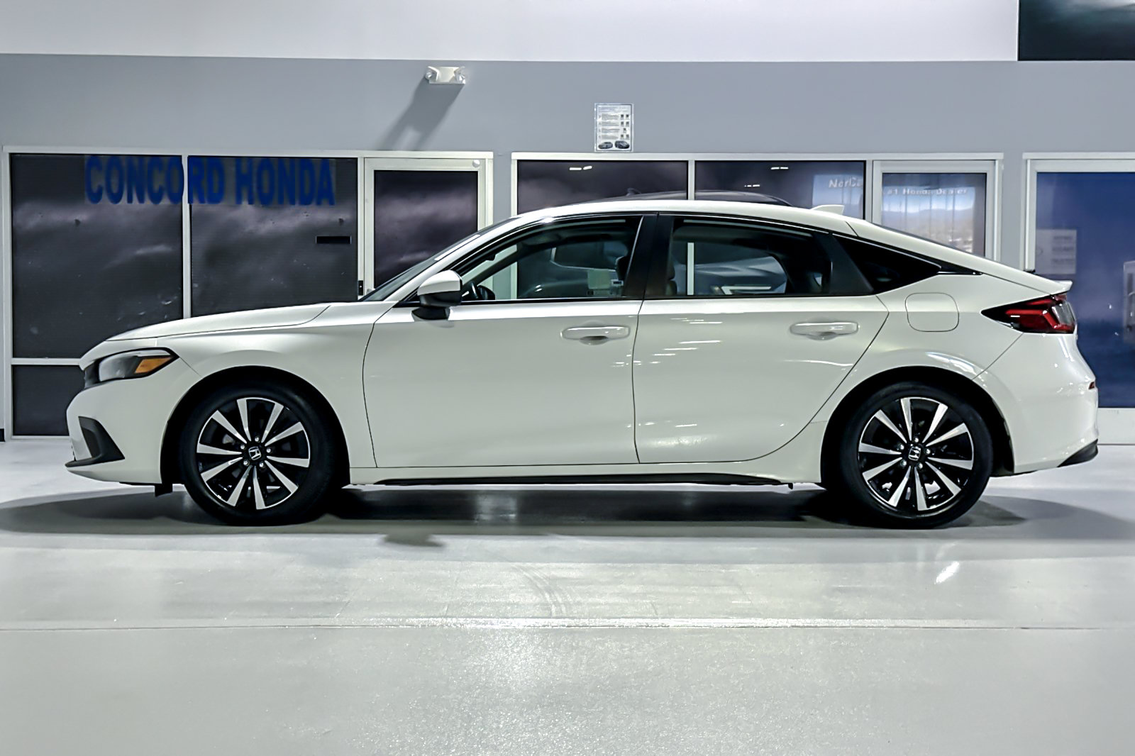 Certified 2024 Honda Civic EX-L image 2