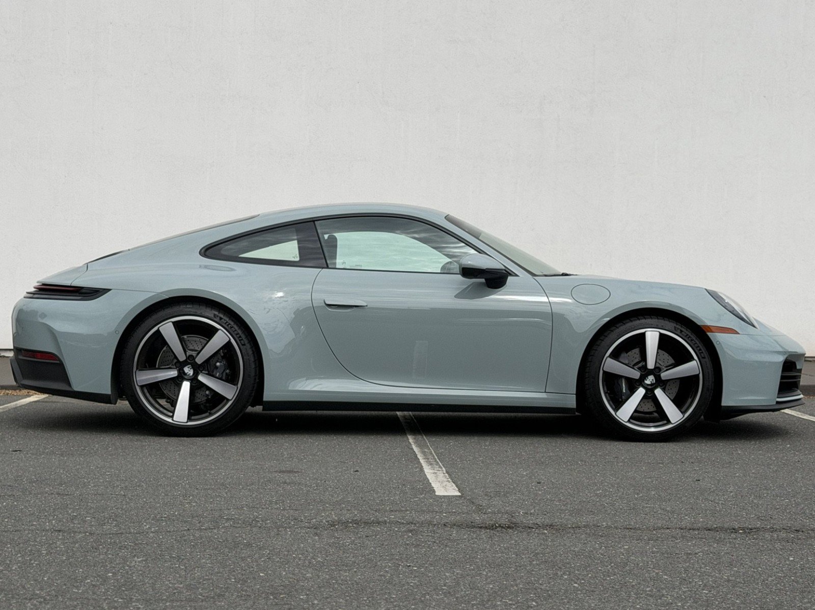 Used 2025 Porsche 911 Carrera RWD image 4