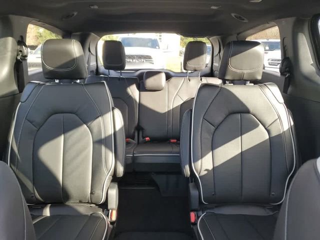 New 2026 Chrysler Pacifica Limited w/ S Appearance Package AWD/4WD image 13