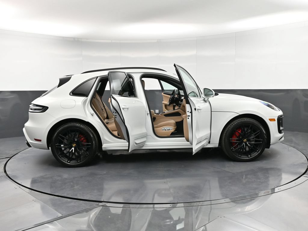 Certified 2025 Porsche Macan GTS AWD/4WD image 36
