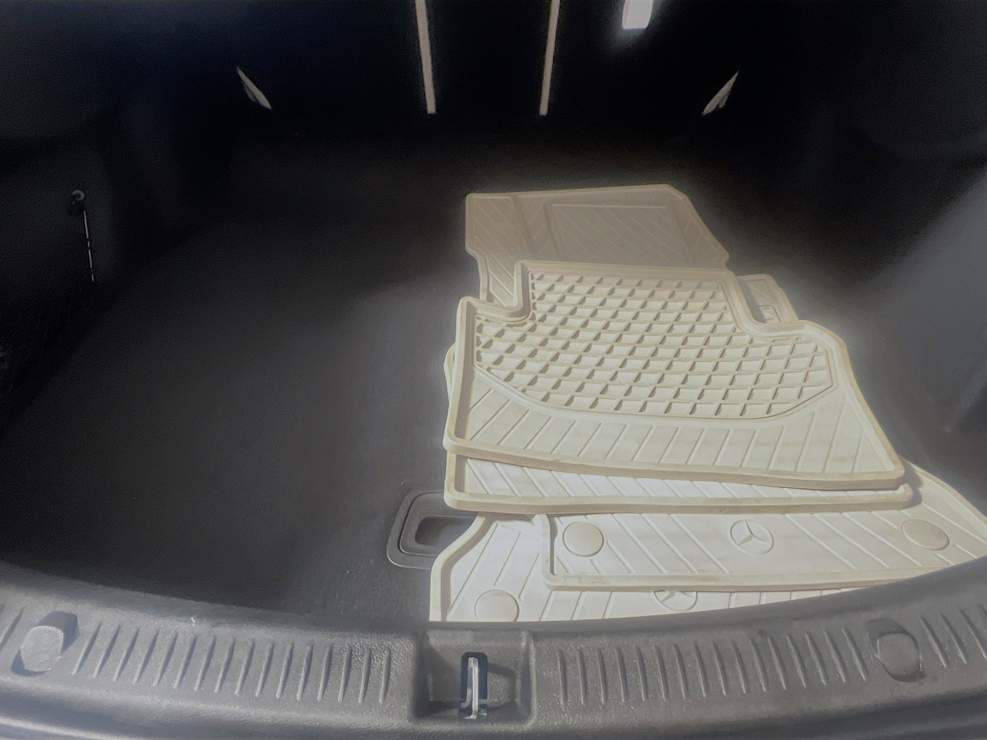 Used 2017 Mercedes-Benz E 300 4MATIC image 34