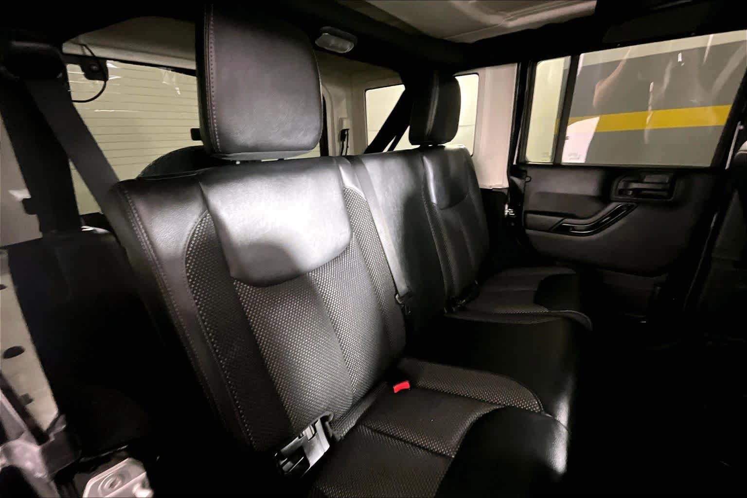 Used 2016 Jeep Wrangler Unlimited Sahara AWD/4WD image 19