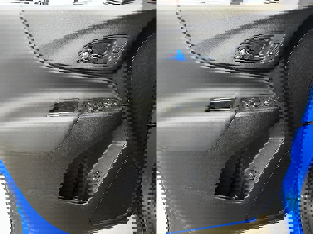 Certified 2024 Chevrolet Equinox LT w/ LPO, Floor Liner Package image 4