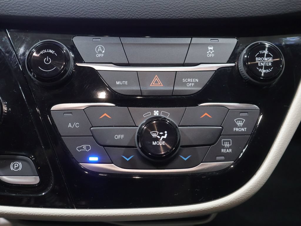 Certified 2023 Chrysler Voyager LX FWD image 34