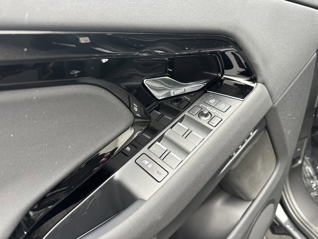 Used 2024 Land Rover Range Rover Evoque S image 11