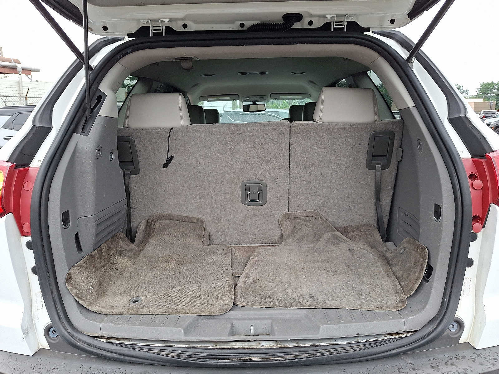 Used 2010 Chevrolet Traverse LT w/ Personal Connectivity Package FWD image 28