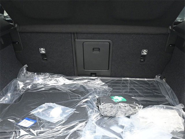 New 2026 Volvo XC40 B4 Plus w/ Protection Package Premier image 31