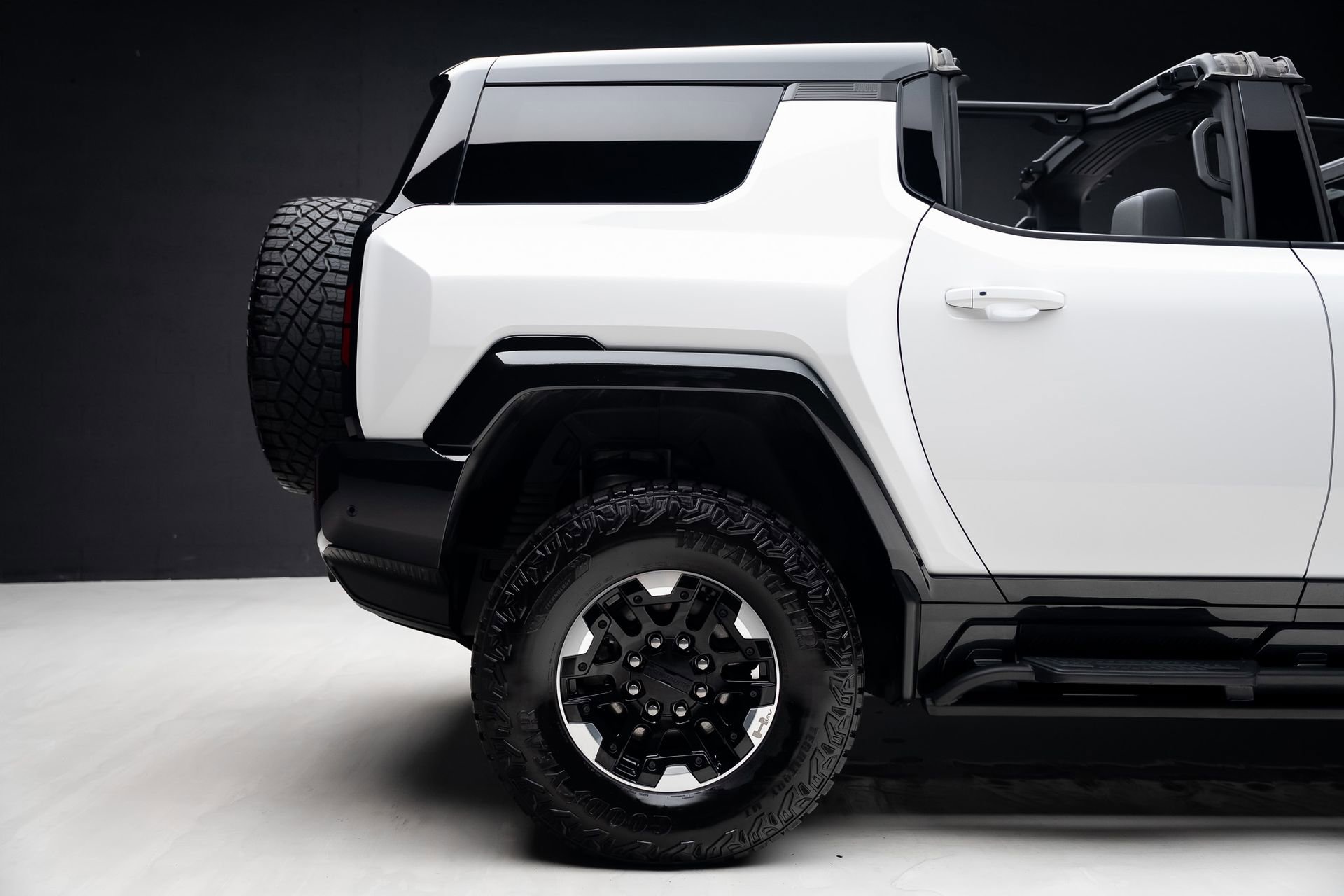 Used 2024 GMC Hummer EV 2X w/ Extreme Off-Road Package image 39