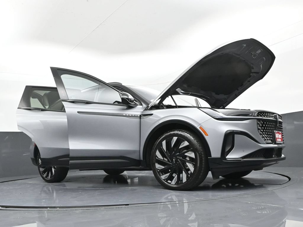 Used 2025 Lincoln Nautilus Reserve AWD/4WD image 51