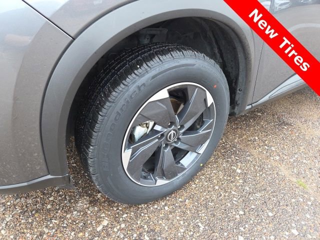 Used 2024 Nissan Rogue SV image 15