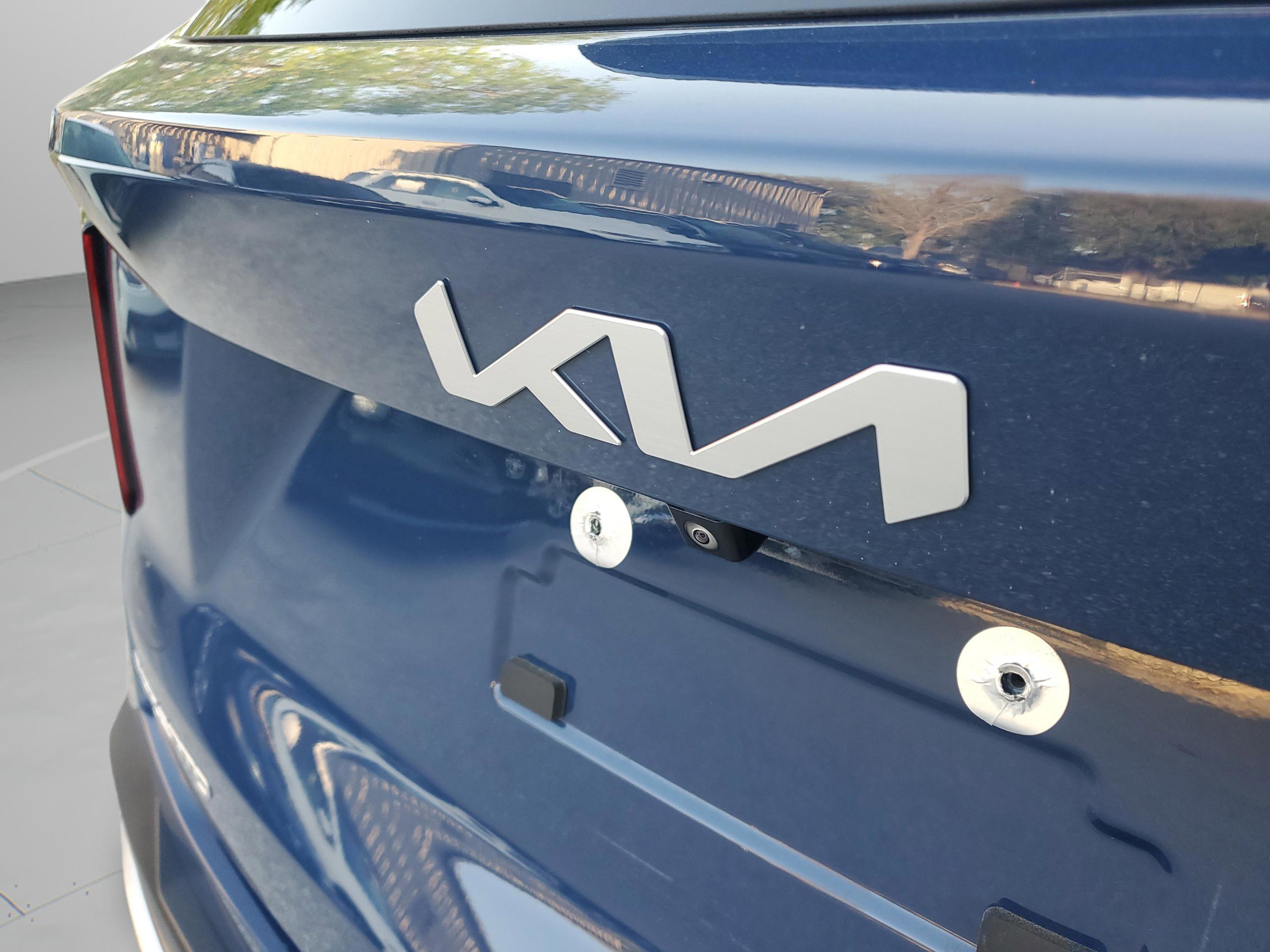 Certified 2025 Kia Sorento S image 7