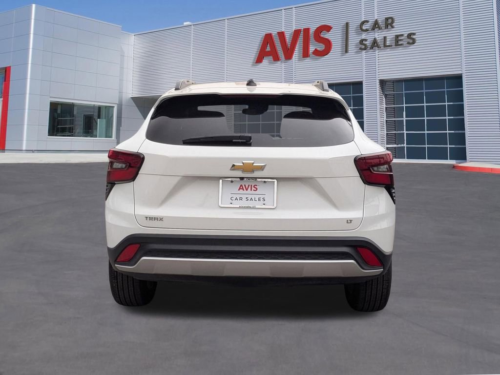 Used 2025 Chevrolet Trax LT w/ LT Convenience Package FWD image 5