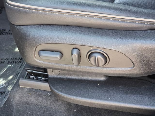 Used 2023 Chevrolet Traverse Premier w/ Redline Edition image 18