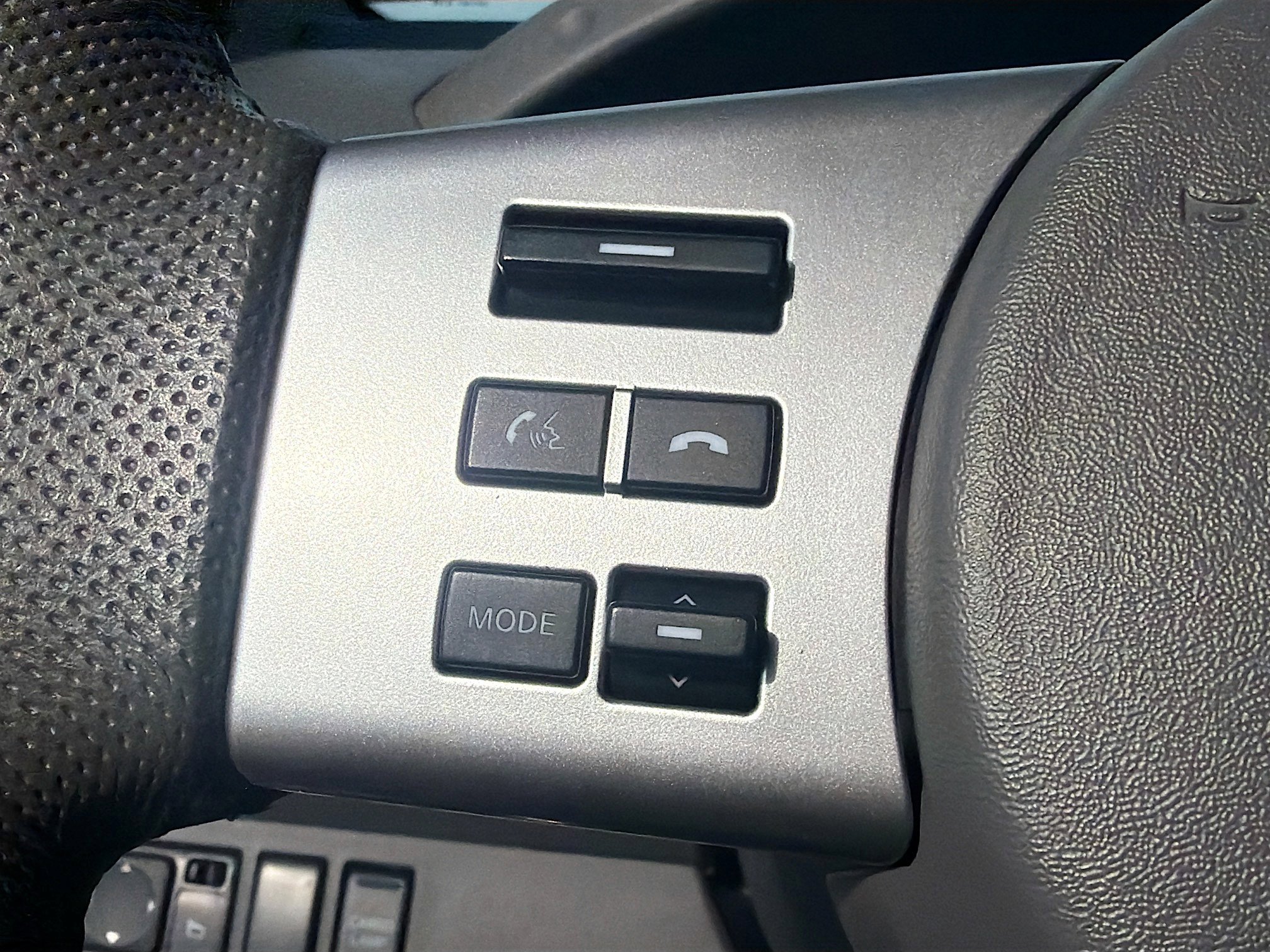 Used 2013 Nissan Frontier SL w/ Moonroof Pkg image 32