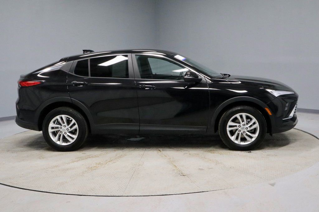 Used 2025 Buick Envista Preferred w/ Convenience II Package image 11