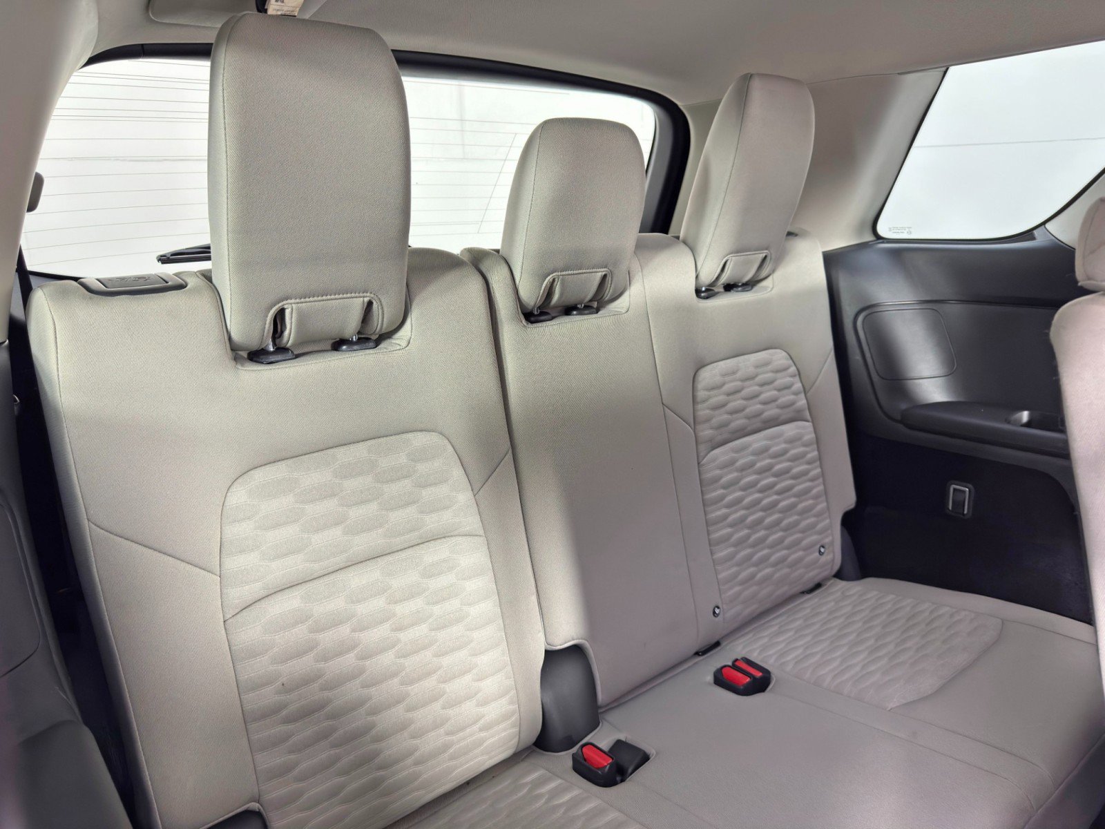 Used 2022 Nissan Pathfinder SV image 34