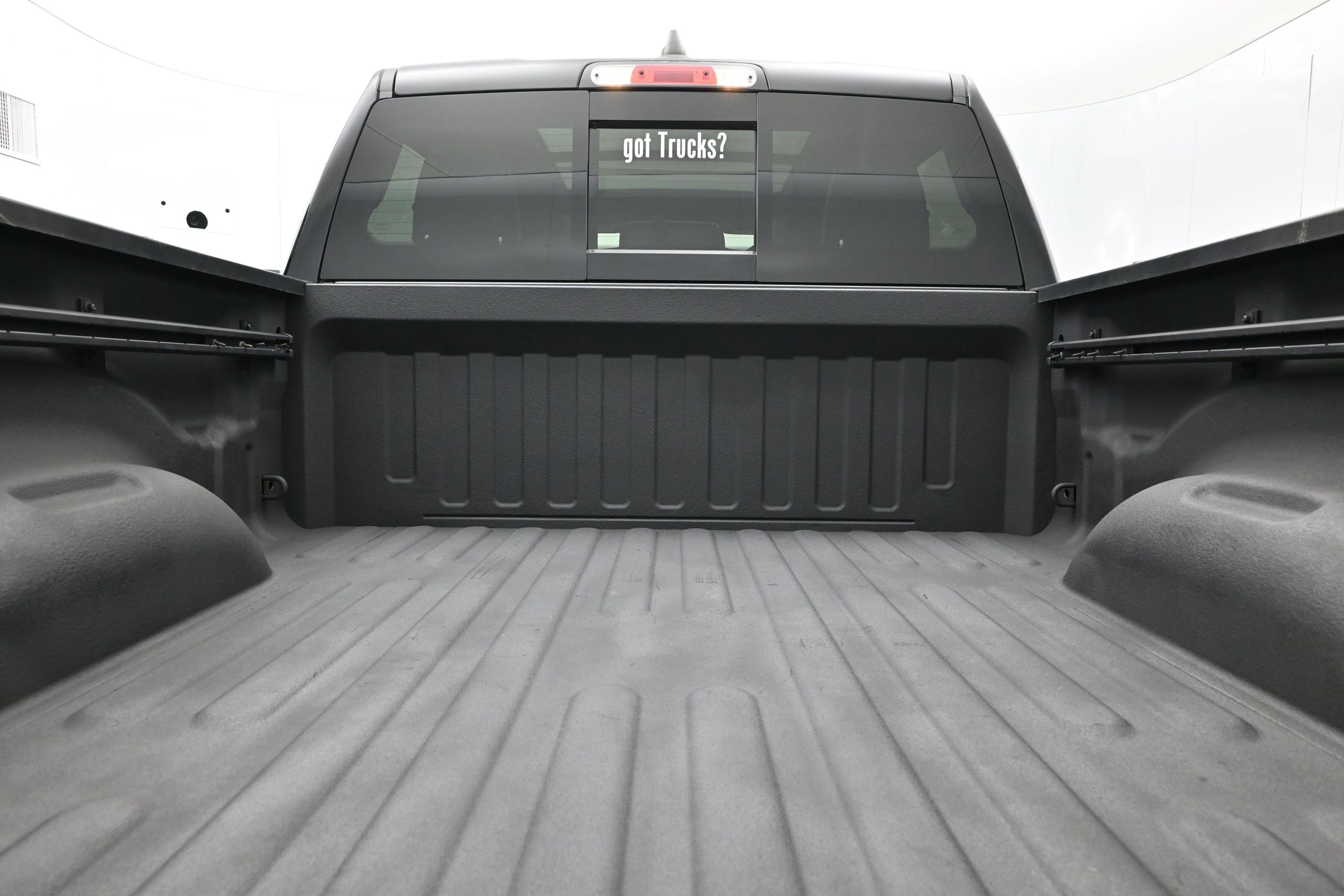 Used 2022 RAM 1500 Laramie AWD/4WD image 7