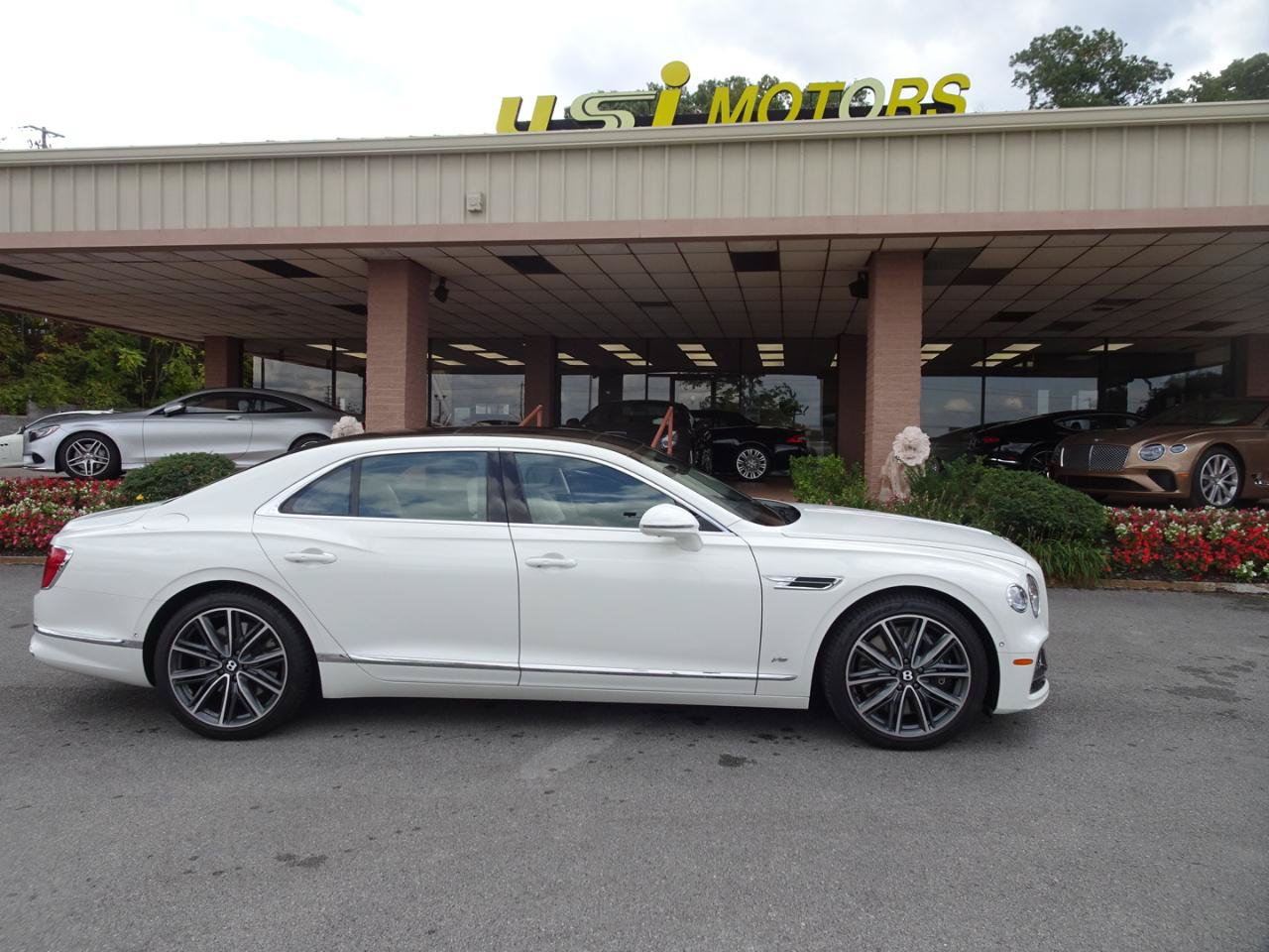 Used 2021 Bentley Flying Spur V8 AWD/4WD image 2