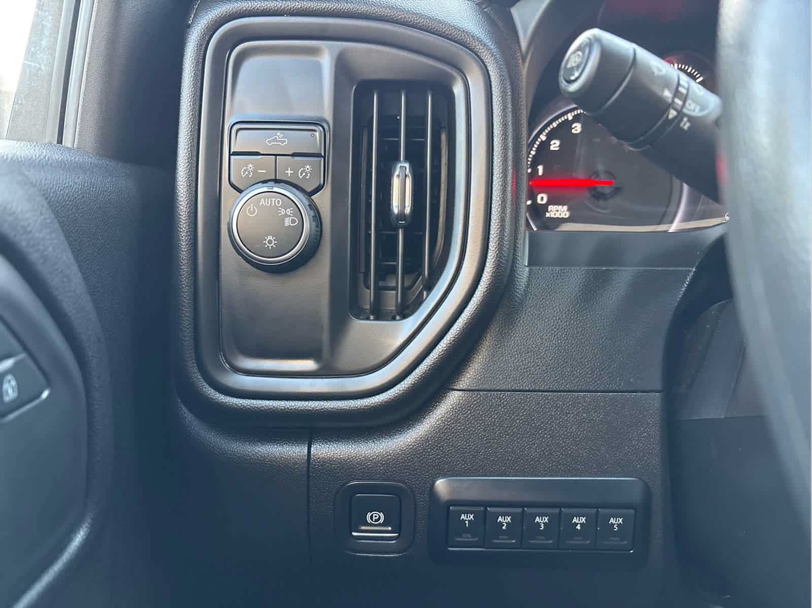 Used 2025 Chevrolet Silverado 2500 W/T RWD image 33