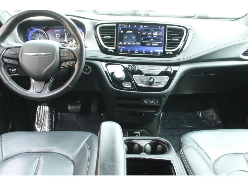 Used 2021 Chrysler Pacifica Touring-L w/ S Appearance Package FWD image 12