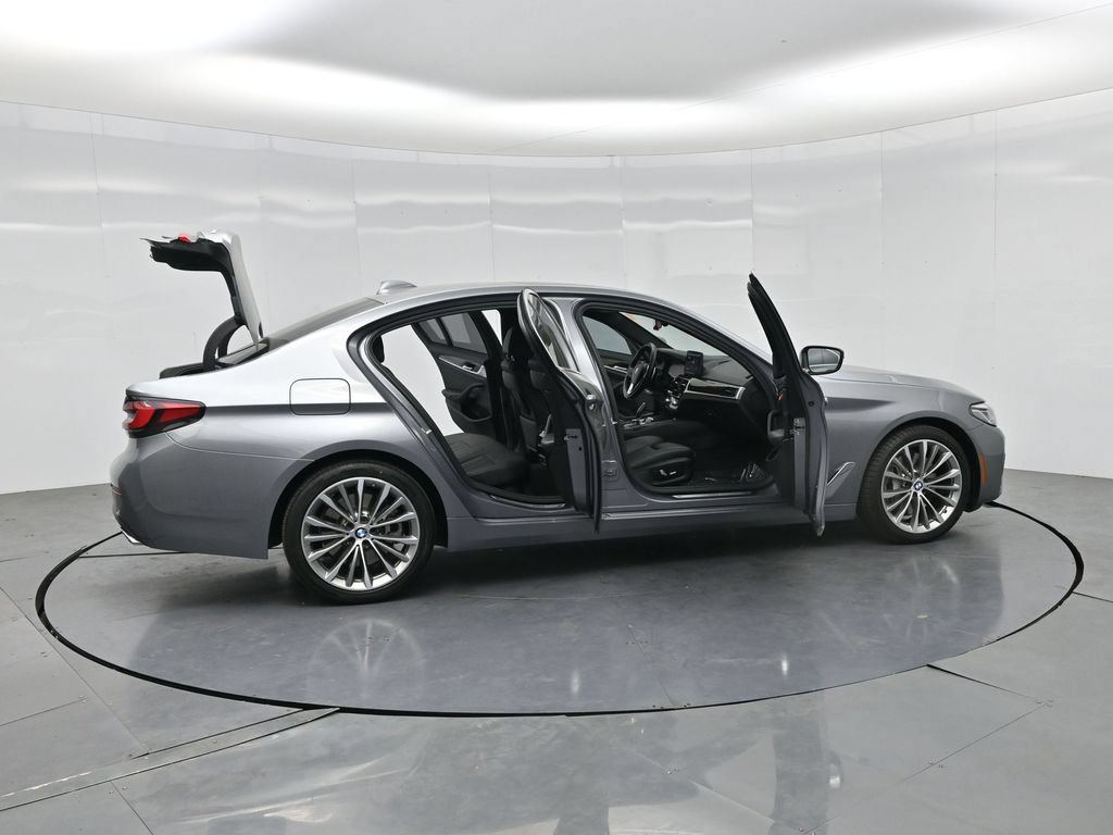 Used 2023 BMW 540i w/ Convenience Package RWD image 3