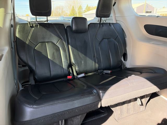 Used 2022 Chrysler Pacifica Touring-L FWD image 39