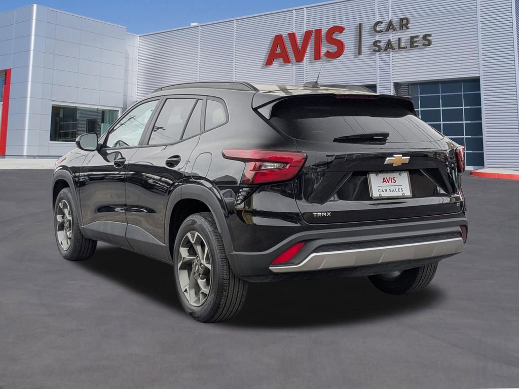 Used 2025 Chevrolet Trax LT w/ LT Convenience Package FWD image 3