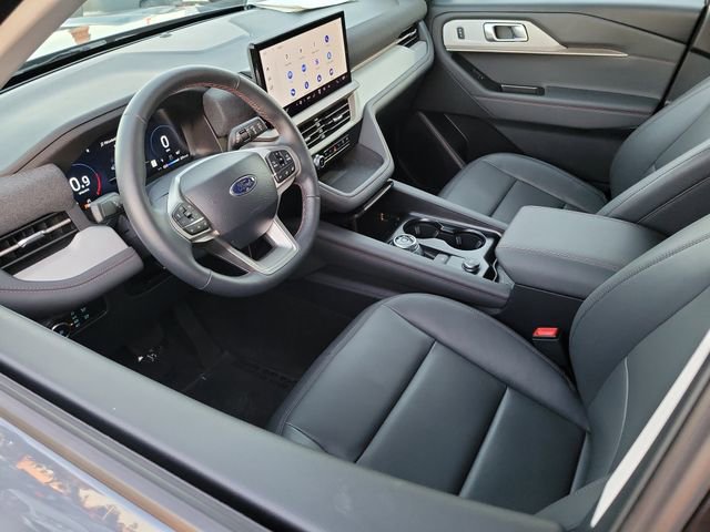 Used 2025 Ford Explorer Active w/ Active Comfort Package RWD image 3