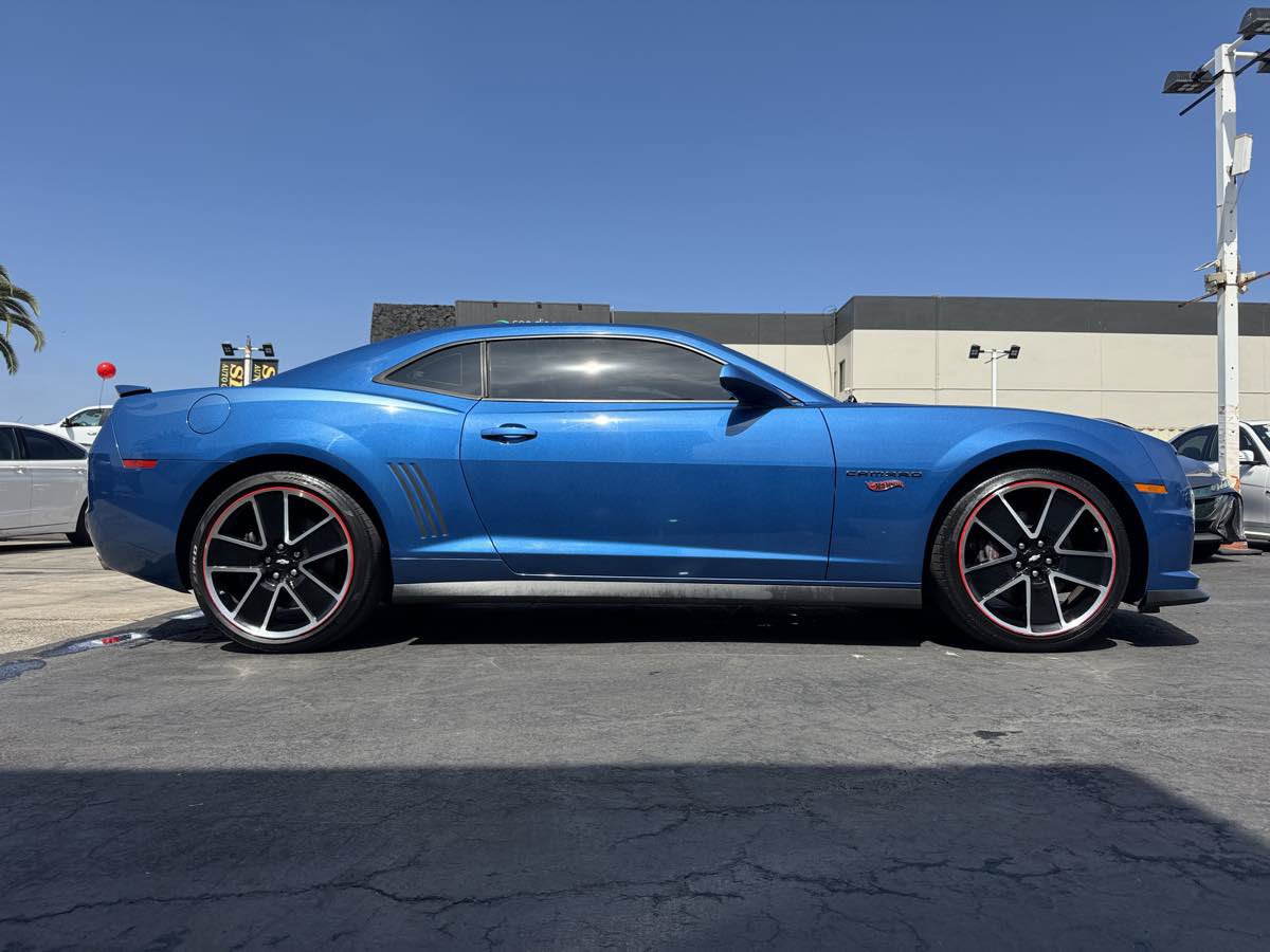 Used 2013 Chevrolet Camaro SS w/ Hot Wheels Special Edition RWD image 7