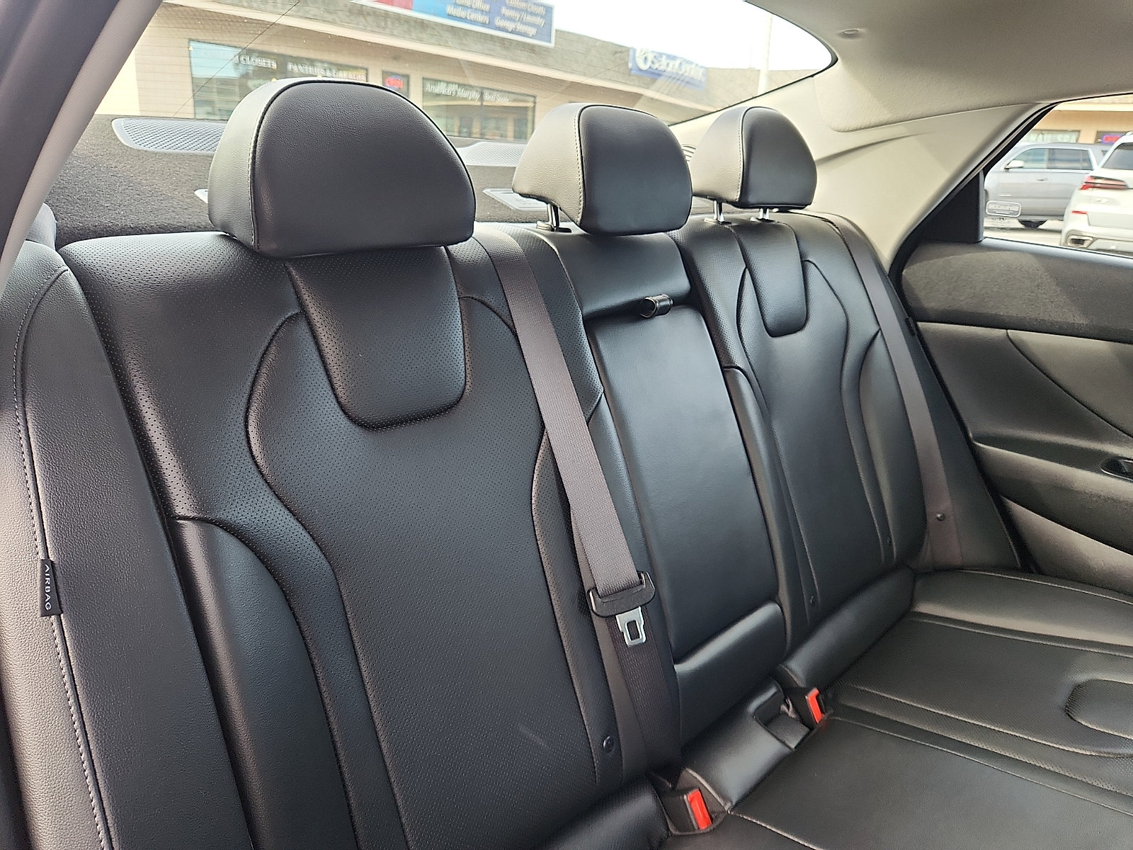 Certified 2025 Hyundai Elantra Limited FWD image 29