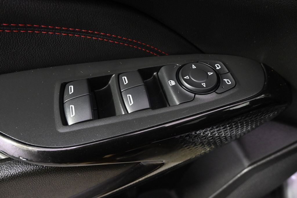 Used 2024 Chevrolet Trax RS w/ Sunroof Package FWD image 23