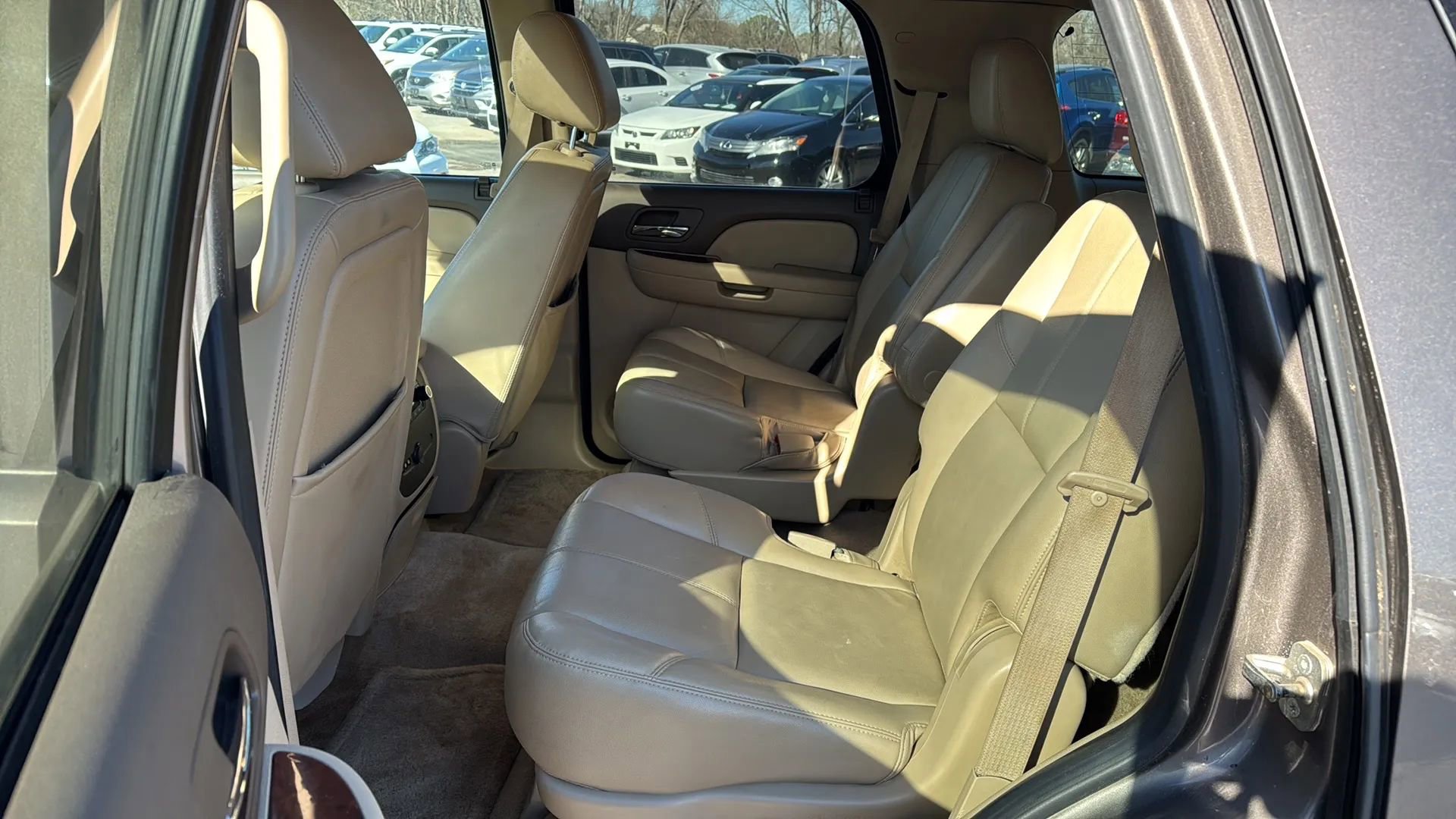 Used 2014 Chevrolet Tahoe LT w/ Luxury Package RWD image 4