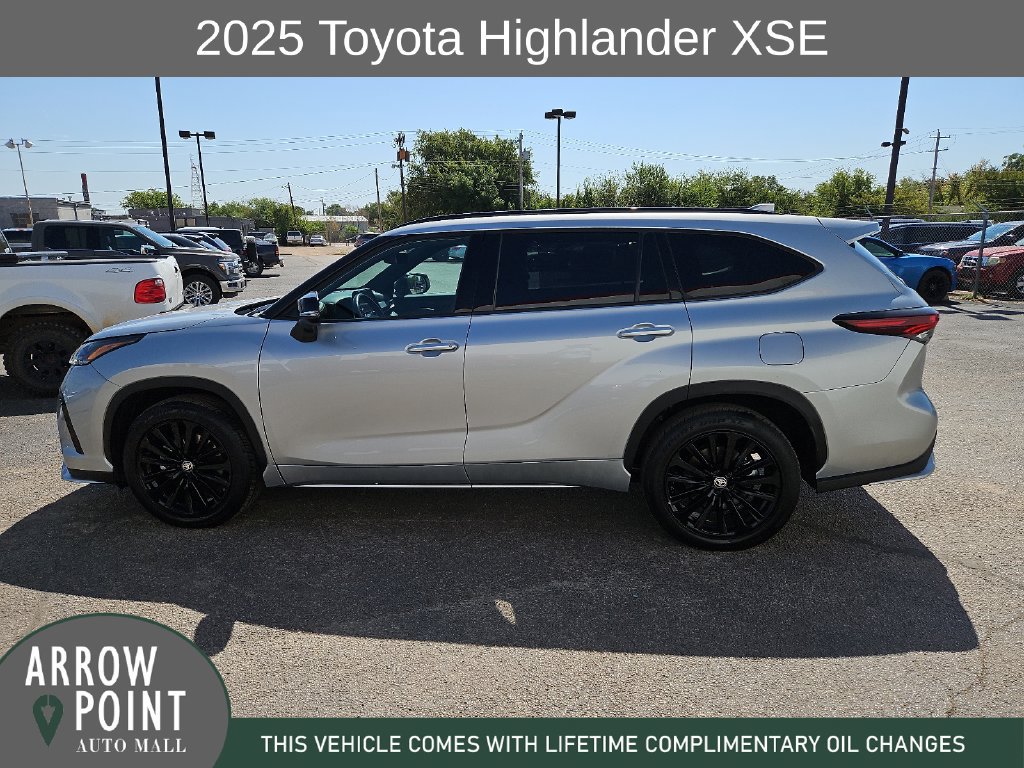 Used 2025 Toyota Highlander XSE AWD/4WD image 7