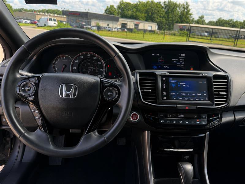 Used 2016 Honda Accord Touring image 14