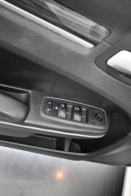 Used 2019 Chrysler 300 Touring w/ Sport Appearance Package RWD image 10