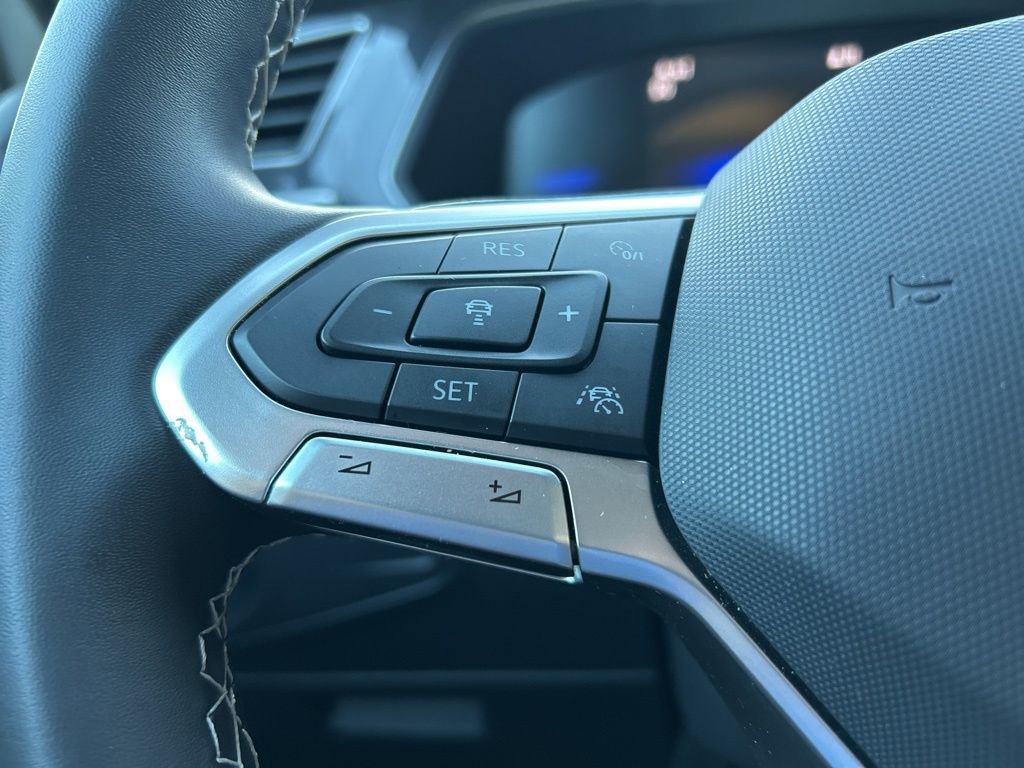 Used 2024 Volkswagen Tiguan SE image 27