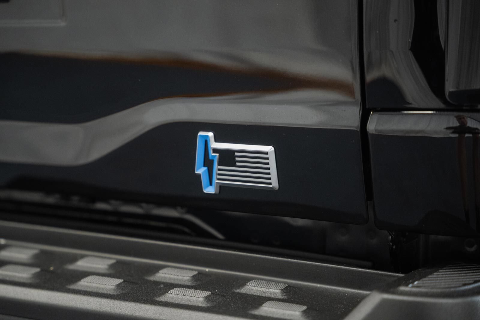 Used 2025 Ford F150 Lightning Flash AWD/4WD image 7