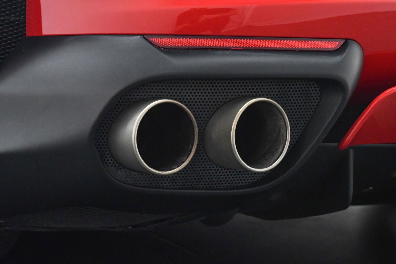 Used 2018 Ferrari 812 Superfast RWD image 14