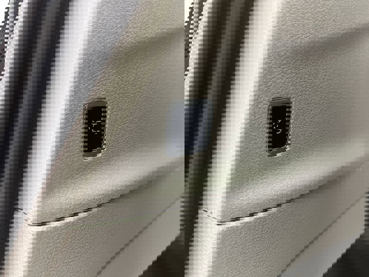 Used 2024 Chrysler Pacifica Touring-L image 30