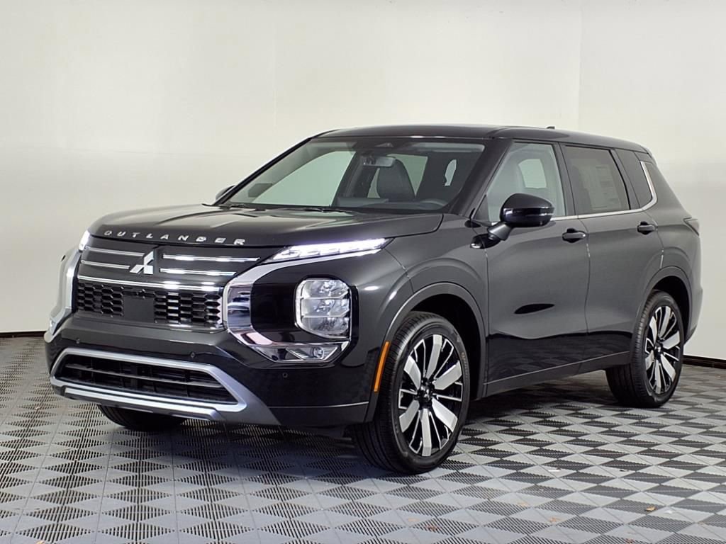 Used 2025 Mitsubishi Outlander SE image 3