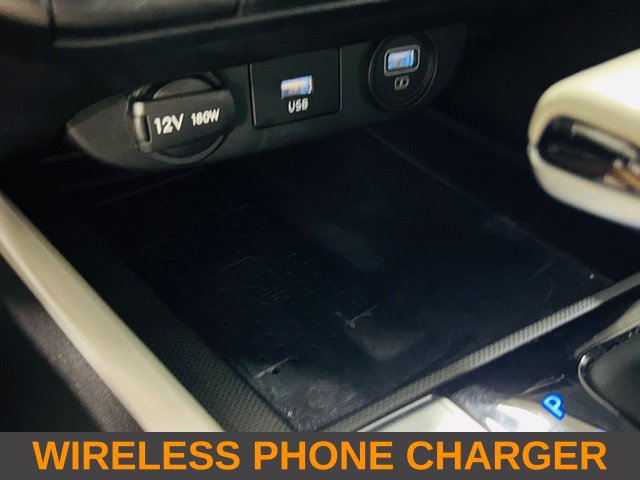 Used 2023 Hyundai Elantra Limited w/ Preferred Accessory Package FWD image 9