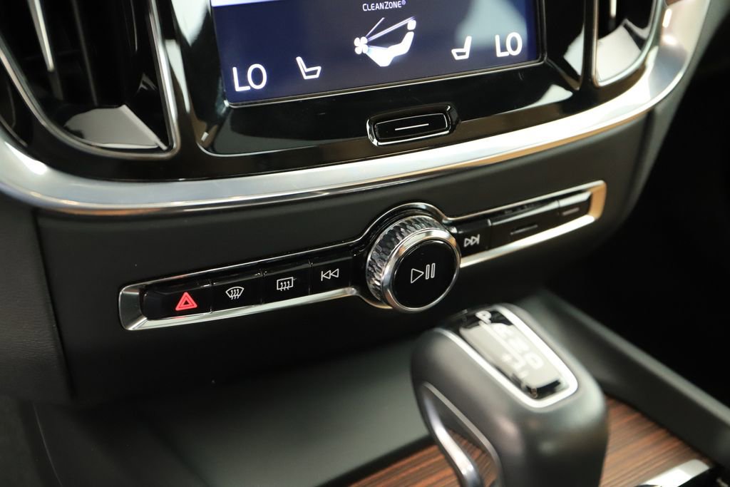 Used 2020 Volvo S60 T6 Inscription image 27