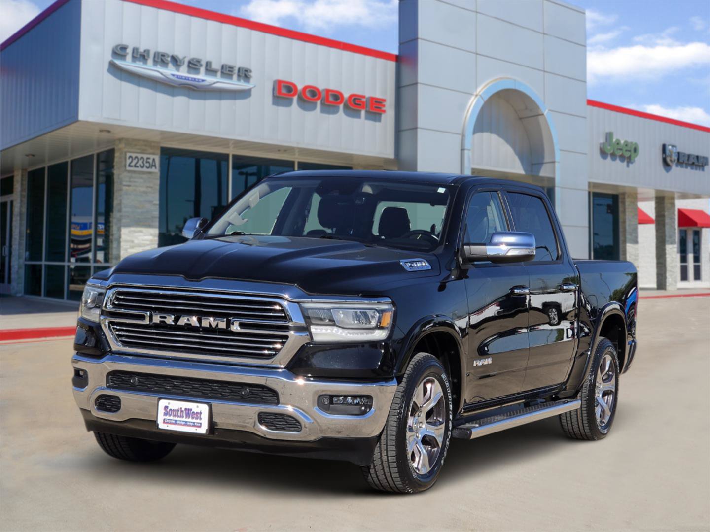 Used 2022 RAM 1500 Laramie AWD/4WD image 2