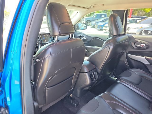 Used 2018 Jeep Cherokee Trailhawk AWD/4WD image 14