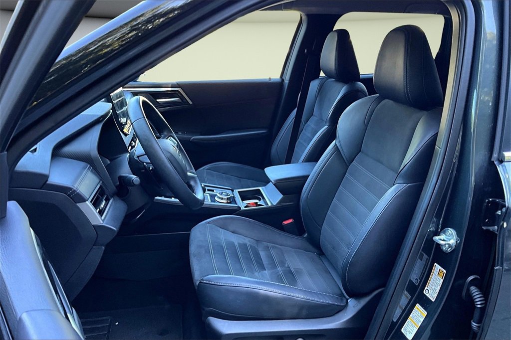 Used 2024 Mitsubishi Outlander SE image 19