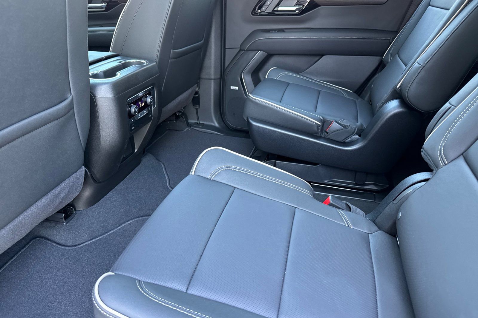 New 2026 Chevrolet Tahoe Premier w/ Sun And Tow Package AWD/4WD image 11