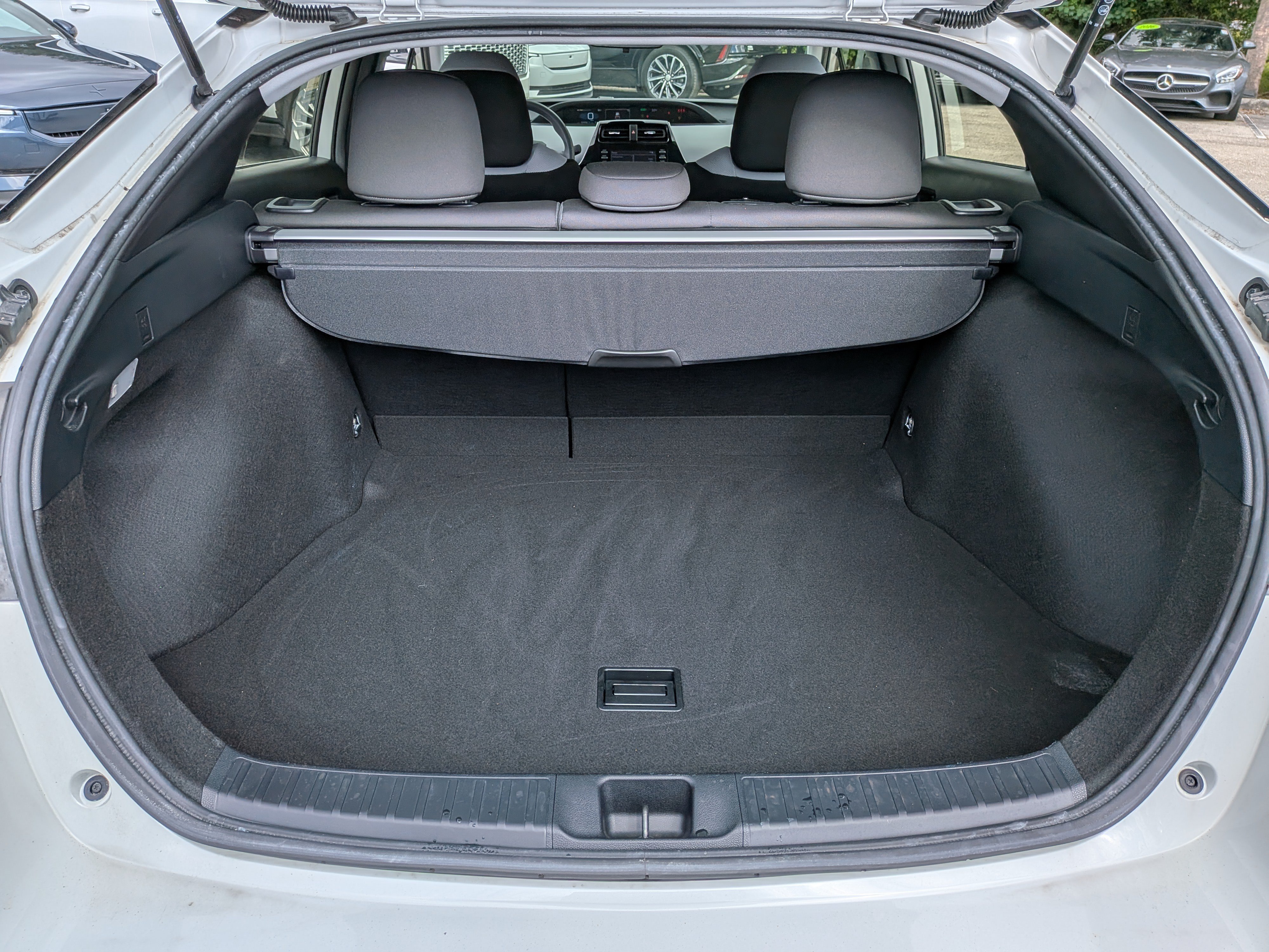 Used 2021 Toyota Prius L Eco FWD image 13